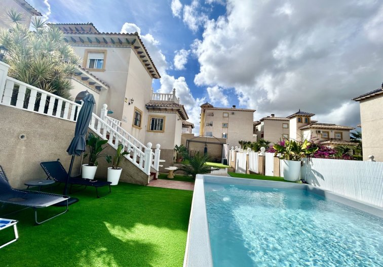 Resale - villa - Villamartin - Costa Blanca