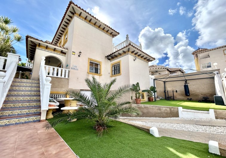 Resale - villa - Villamartin - Costa Blanca