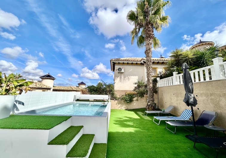 Resale - villa - Villamartin - Costa Blanca