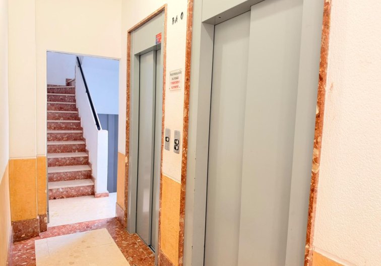 Resale - Apartment - Torrevieja - Centro
