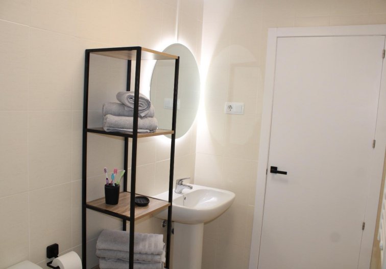 Segunda mano - Apartamento  - Roldan - Inland