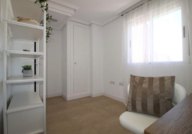 Resale - Apartment - Torrevieja - Centro