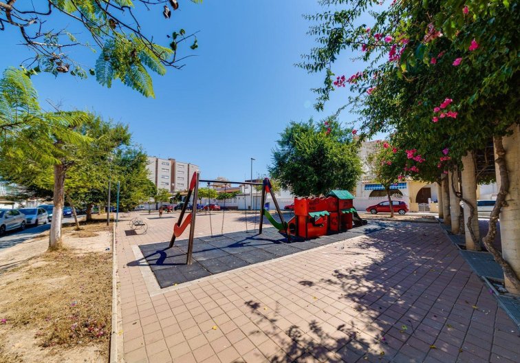 Resale - town house - Torrevieja - Nueva Torrevieja