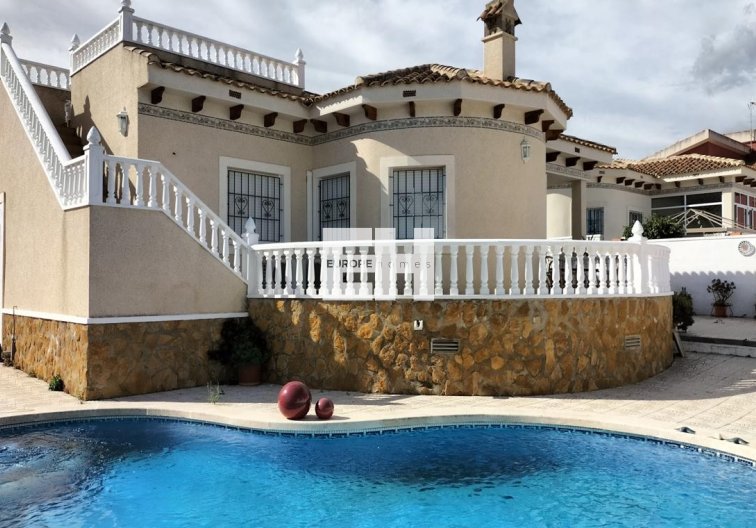 Segunda mano - Villa independiente - Bigastro